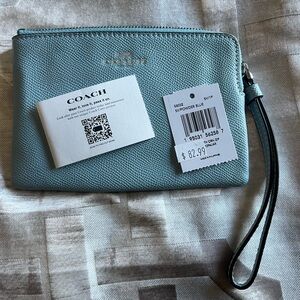 New 💯 Authentic Women Coach Corner Zip Crossgrain Leather Wristlet/Wallet Blue